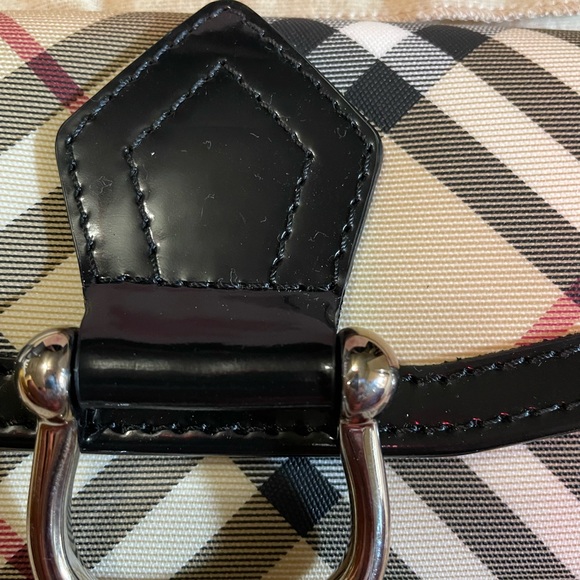 New! Burberry Nova Check and Patent wallet - Picture 3 of 10